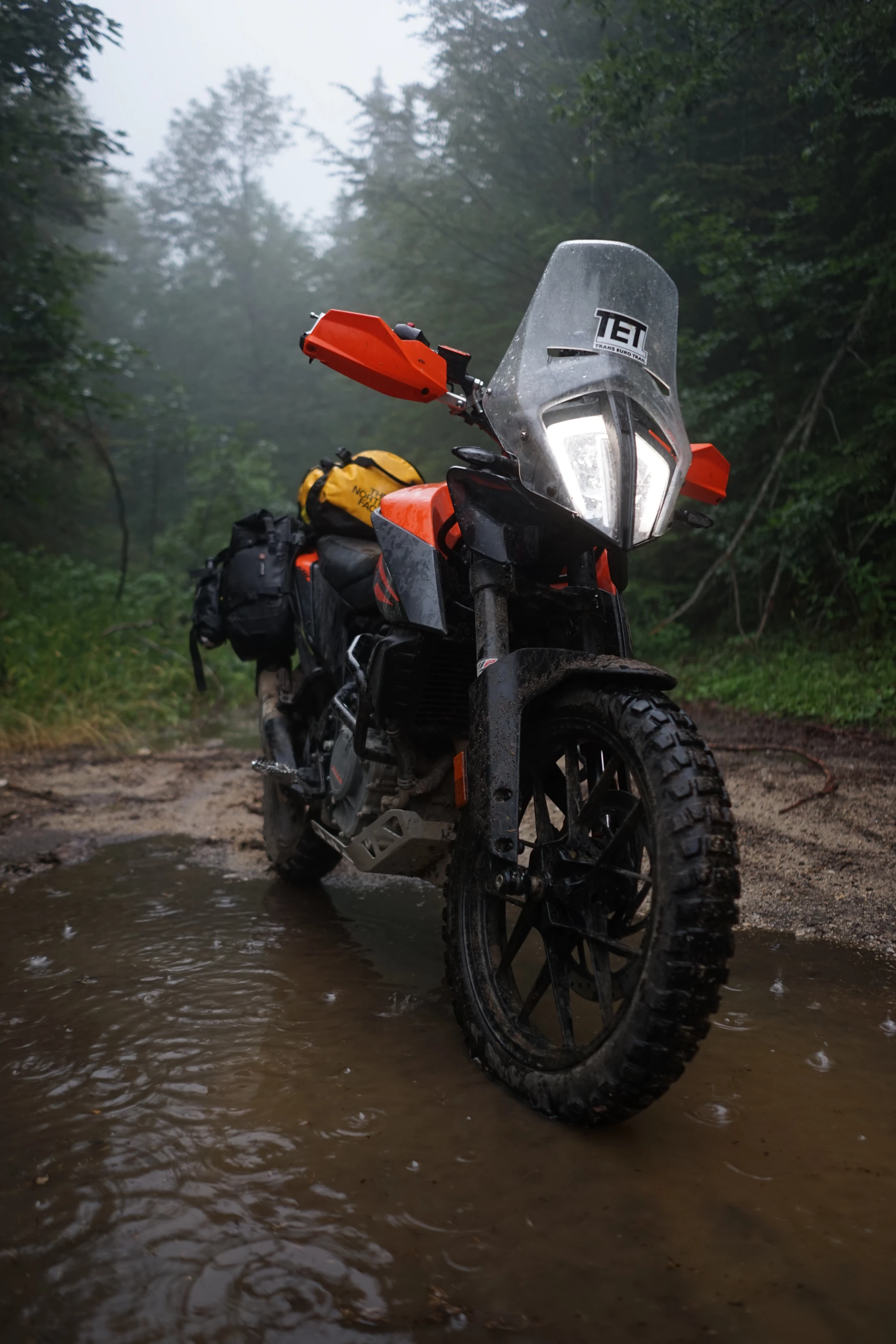 Motorrad im Regen